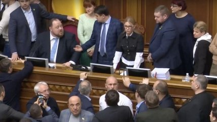 Пошел на хитрость: Стефанчук выманил Тимошенко из президиума ВР