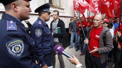 "УДАРовцы" заблокировали работу ОИК №97