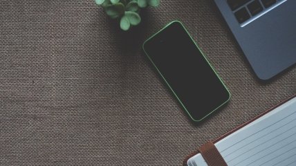 Привычка класть телефон экраном вверх может навредить гаджету