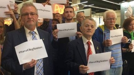 Во Франкфурте провели акцию в поддержку Сенцова