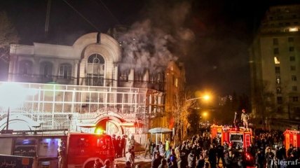 В Тегеране закидали "коктейлями Молотова" посольство Саудовской Арави