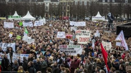 В Нидерландах уже второй день протестуют учителя