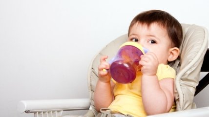 Чем поить ребенка: самые полезные напитки для детей