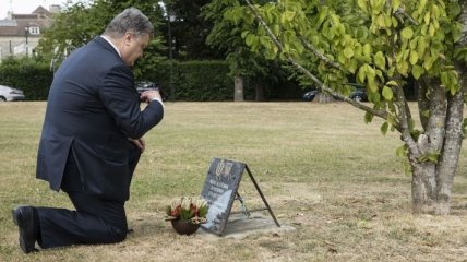 Порошенко во Франции почтил память жертв Голодомора