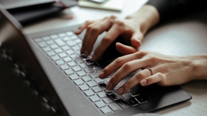 Попробуйте сами решить проблему с клавиатурой ноутбук