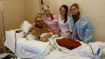 Ярош показал фото с больницы после ранения в Донецком аэропорту
