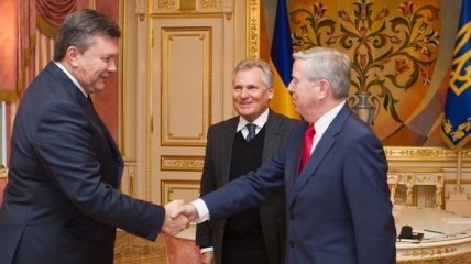 Кокс и Квасьневский просили Януковича помиловать Луценко