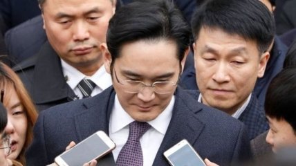 Главу Samsung арестовали по делу о коррупции 