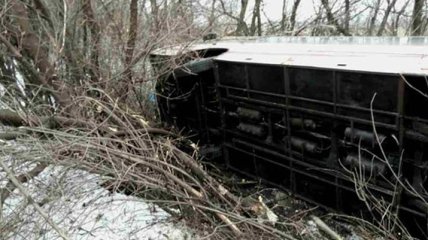 Около Бахмута перевернулся автобус с полусотней пассажиров