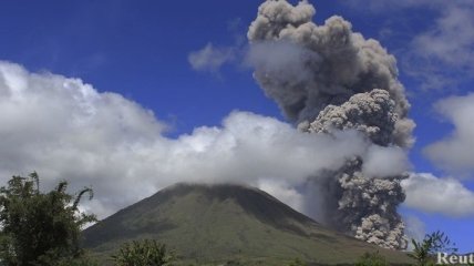 Вулкан Сабанкая проснулся в Перу: дым и пепел распространяется