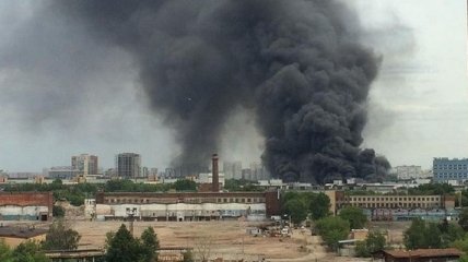 В Москве горит бывший завод "ЗИЛ"