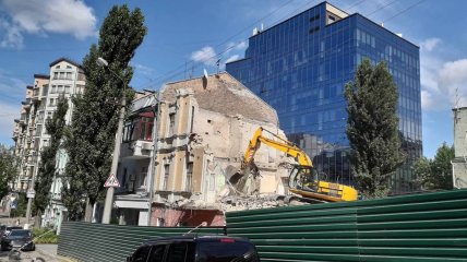 Знесення історичної будівлі на Подолі у Києві