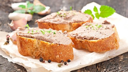 Ніжний паштет з курячої печінки