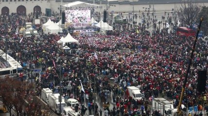 Жители Сеула на митинге снова требуют отставки президента