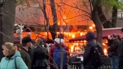 На пожаре в одесском ресторане прогремели взрывы, есть пострадавшие (видео последствий)