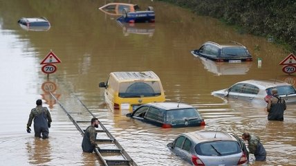 После потопов в Европе в Украину могут хлынуть авто-"утопленники": как распознать такие машины