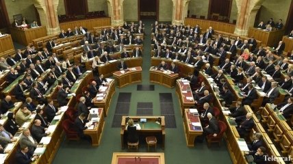 Венгерская оппозиция призвала отменить пенсии выходцам из Украины и РФ