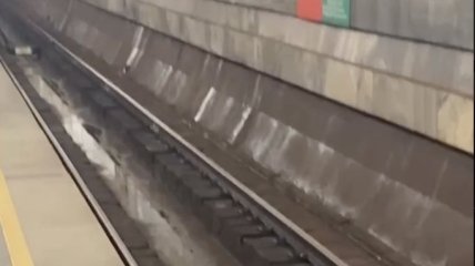 Киевляне переживают о состоянии станций метро