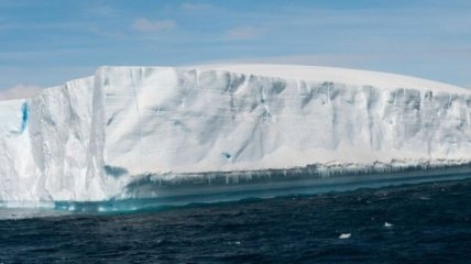 Размером с Харьков: в Антарктиде откололся огромный айсберг (Видео)