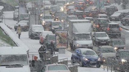 В Киеве - огромные пробки из-за мощного снегопада (онлайн-карта)