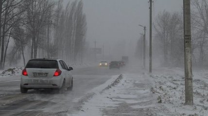 Опасность на дорогах: украинцев предупредили о тумане и гололеде