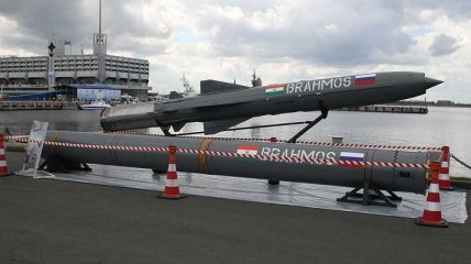 РФ заключила первый контракт на поставку крылатых ракет "БраМос"