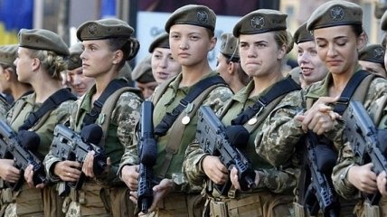 Украинских женщин приглашают в ВСУ на руководящие должности  