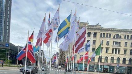 В России потребовали от "маленькой и нищей" Латвии извинений за снятие флага 