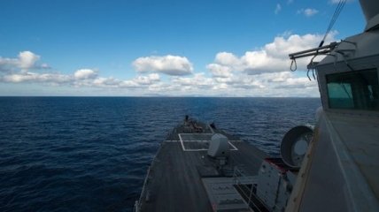 Российские корабли сопровождают американские в Черном море