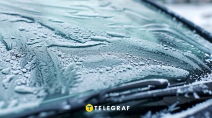 Зимой водители часто сталкиваются с замораживанием лобового стекла (изображение создано с помощью ИИ)