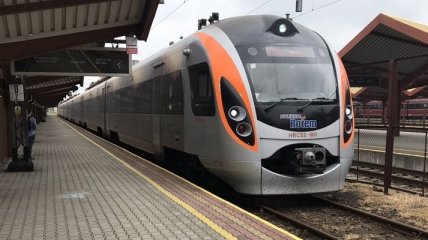"Безвизовый поезд" с гражданами Украины прибыл в Польшу