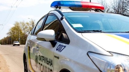 В Сумах психически неуравновешенный мужчина умер в автомобиле патрульных