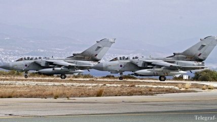Британия отправила дополнительные истребители на Кипр для ударов по "ИГ" 