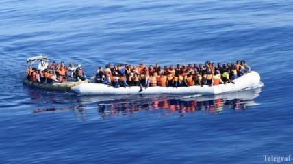 60 нелегалов на резиновой лодке перехватили у берегов Турции 