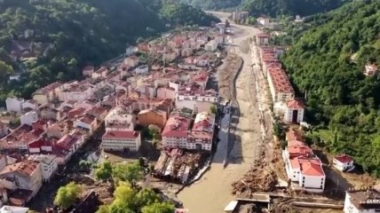 В Турции почти шесть десятков человек погибли вследствие потопа (видео)