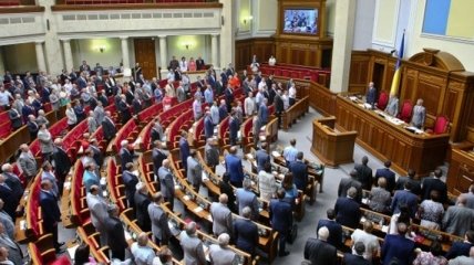 В Украине вступил в силу закон об изменениях в Регламент ВР 