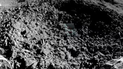 Обратная сторона Луны: Yutu-2 прислал снимки странного вещества (Фото)