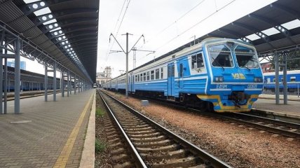 В Киеве мужчина залез на поезд и загорелся 
