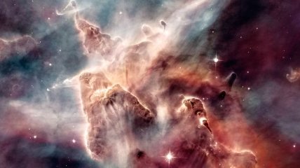 Астрономы получили снимок "Столпов Разрушения" внутри туманности Киля