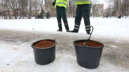 В Кракове решили бороться с гололедом в парках кофейной гущей: идею "подсмотрели" у Львова (фото, видео) 