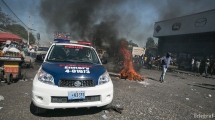 В Гаити полиция применила слезоточивый газ