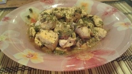 Рецепт дня: куриная грудка с зеленью в горшочке