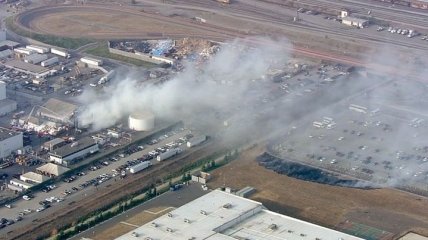 На производственном заводе компании Tesla в США вспыхнул пожар