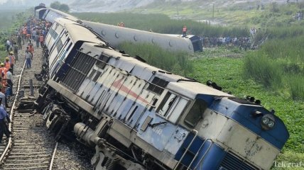 При железнодорожной аварии в Индии погибло более 40 человек