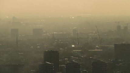 Забруднене повітря робить людей більш вразливими до коронавірусу