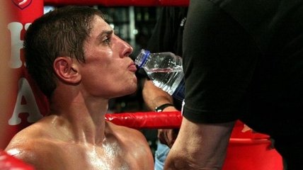 Украинский боксер одержал победу над американцем 