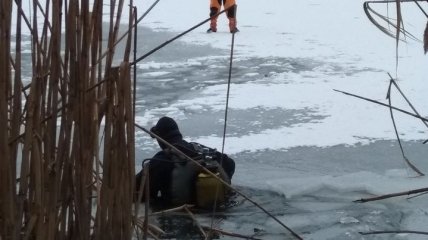 Ходили по тонкому льду: на Харьковщине спасатели достали тела двух рыбаков
