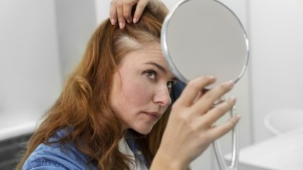 Седые волосы – настоящий кошмар для многих женщин