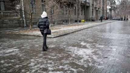 Снегопады и заморозки возвращаются: какой погоды ждать в Украине в начале рабочей недели