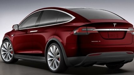 Tesla показала новый кроссовер Model X  